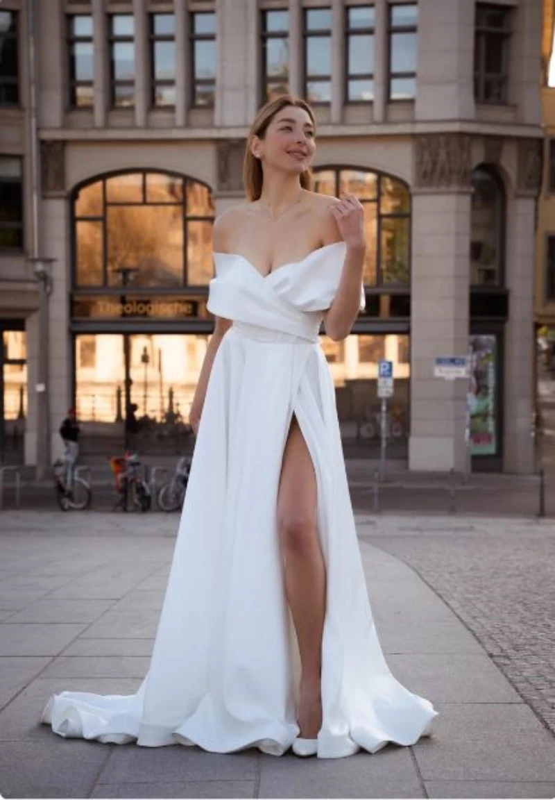 A-Line Simple with Slit Satin Polyester Court Train Wedding Dress Prom Dress Corset
A-Line Simple with Slit Satin Polyester Court Train Wedding Dress Prom Dress Corset