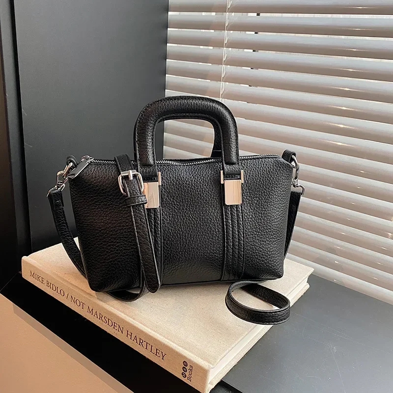 2025 Spring - Summer: Stylish Women's Solid - Color Small Square Bag. Portable, Versatile & Niche - Style Shoulder Messenger
2025 Spring - Summer: Stylish Women's Solid - Color Small Square Bag. Portable, Versatile & Niche - Style Shoulder Messenger