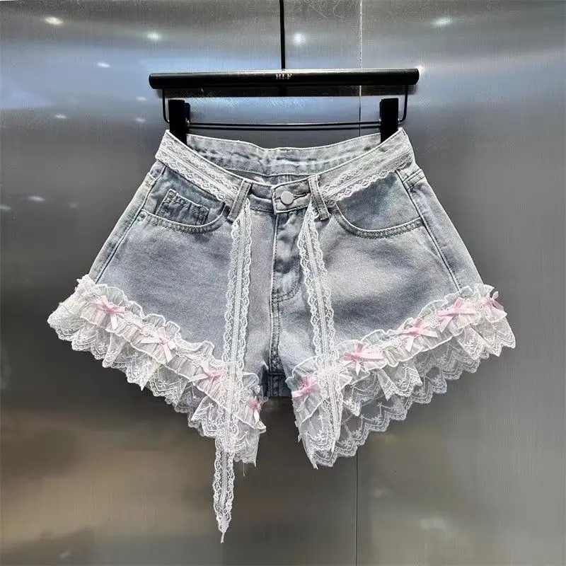 Sweet Lace Splicing Denim Shorts Women's 2025 Summer New A-shaped Wide-footed Jeans Hot Pants
Sweet Lace Splicing Denim Shorts Women's 2025 Summer New A-shaped Wide-footed Jeans Hot Pants