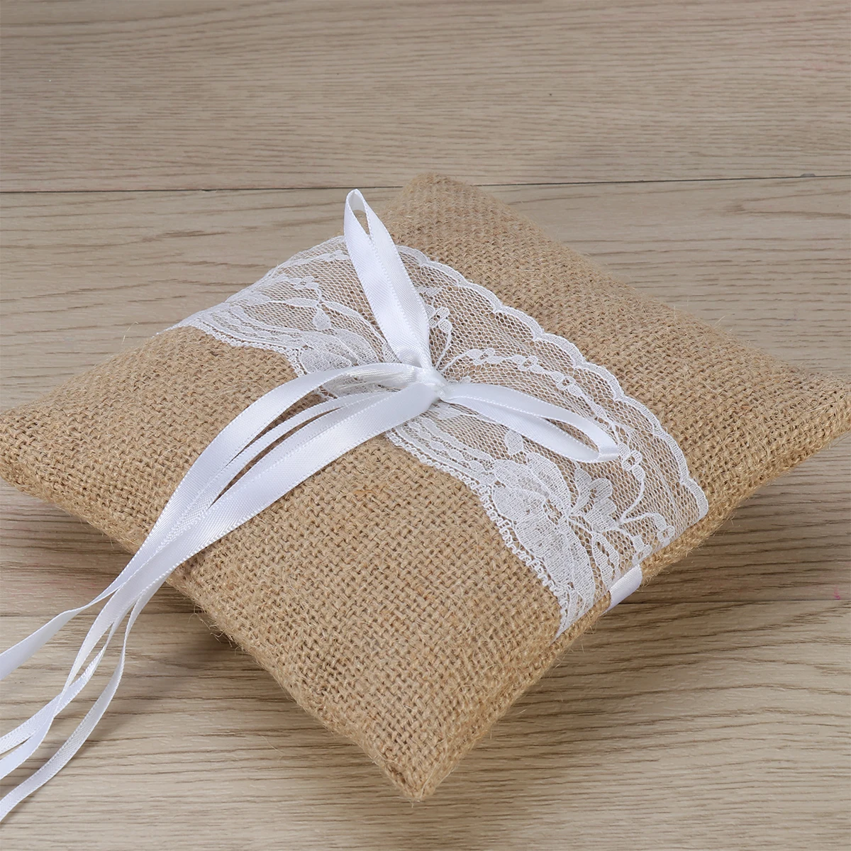Burlap Jute Lace Flower Basket Wedding Ring Bearer Pillow Elegant Design Rustic Country Style Retro nament
Burlap Jute Lace Flower Basket Wedding Ring Bearer Pillow Elegant Design Rustic Country Style Retro nament