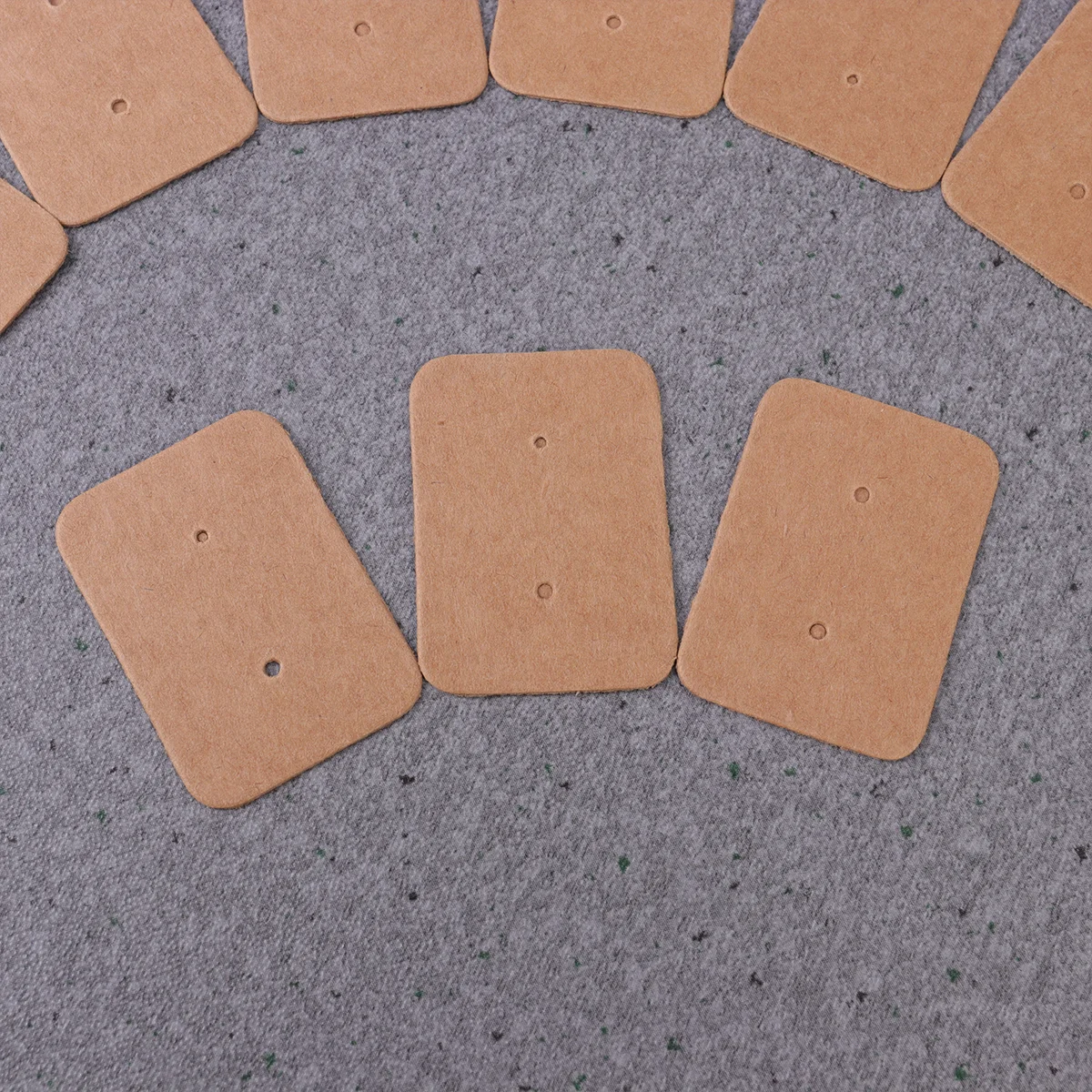 100 шт. карты для сережек, предварительно вырезанные отверстия для легкого демонстрации ювелирных изделий, ценники, вывески для скрапбукингов и самодельные украшения
100 шт. карты для сережек, предварительно вырезанные отверстия для легкого демонстрации ювелирных изделий, ценники, вывески для скрапбукингов и самодельные украшения