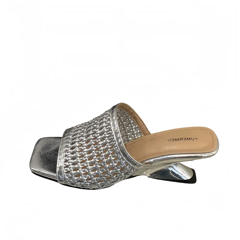 Черные женские босоножки на танкетке, коллекция 2023 года, летние плетеные шлепанцы на каблуке, повседневная женская обувь на низком каблуке 5 см, серебристые сандалии De Mujer
Черные женские босоножки на танкетке, коллекция 2023 года, летние плетеные шлепанцы на каблуке, повседневная женская обувь на низком каблуке 5 см, серебристые сандалии De Mujer