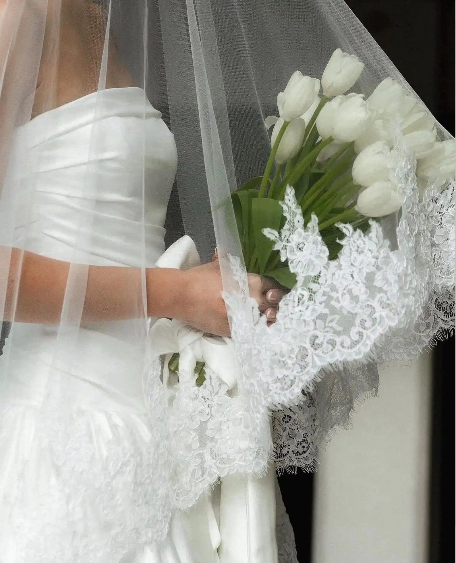 Cathedral Wedding Veil Eyelash Lace Bridal Veil Chantille Lace Two Tier Scalloped Soft Tulle Mantilla Eyelashes With Lace Edge
Cathedral Wedding Veil Eyelash Lace Bridal Veil Chantille Lace Two Tier Scalloped Soft Tulle Mantilla Eyelashes With Lace Edge