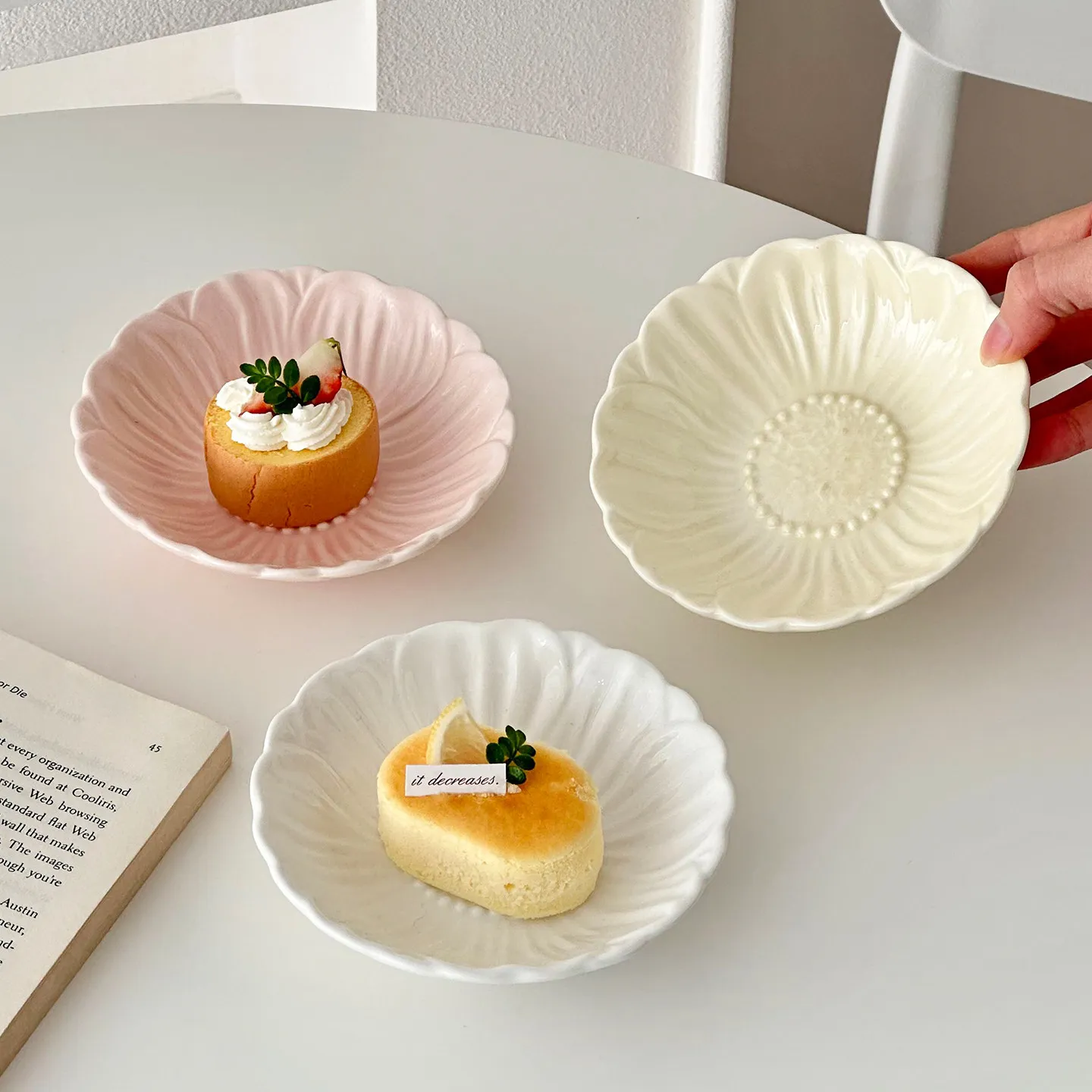 Lace Ceramic Tablewares Ins Style Solid Color Versatile Vegetable Plates 2026 New Underglaze Color Dessert Small Plates
Lace Ceramic Tablewares Ins Style Solid Color Versatile Vegetable Plates 2026 New Underglaze Color Dessert Small Plates