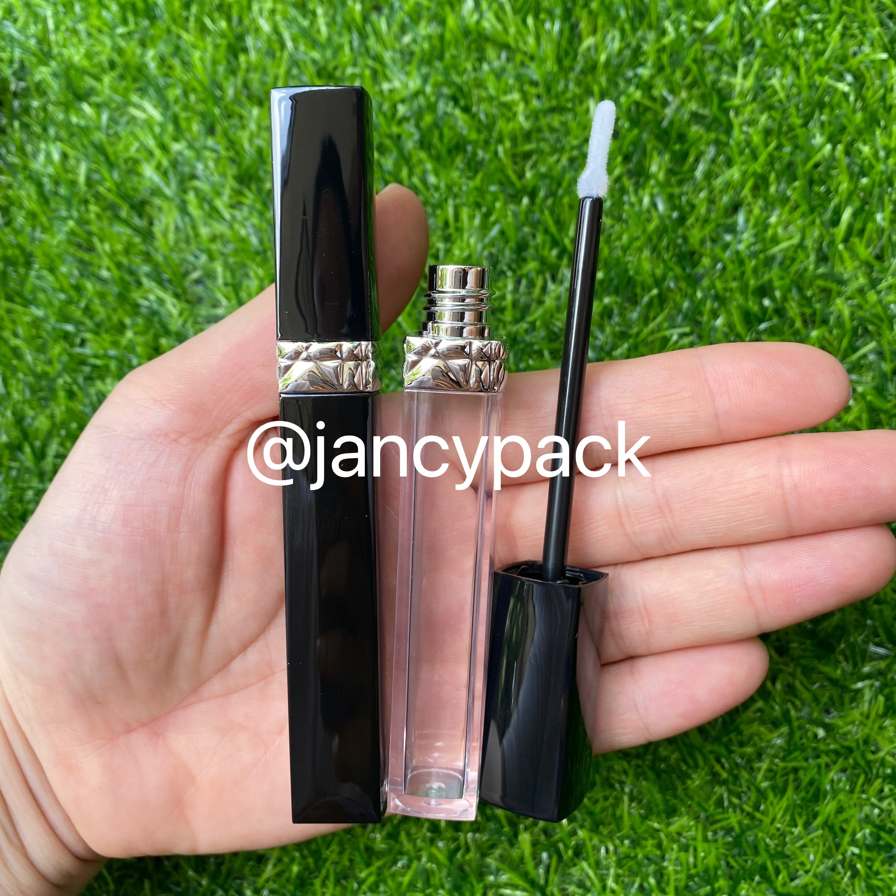 7MLBlack Lipgloss Wand Tubes Empty Lip Tube DIY Lip Balm Tube Liquid Lipstick Container wholesale Beauty lipstick Makeup Tool
7MLBlack Lipgloss Wand Tubes Empty Lip Tube DIY Lip Balm Tube Liquid Lipstick Container wholesale Beauty lipstick Makeup Tool