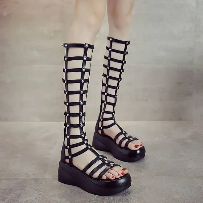 Fashion Women's Shoes Retro Hollow Out Rome Summer Boots for Woman Exquisite Platform Knee High Boots Designer Shoes Botas Mujer
Fashion Women's Shoes Retro Hollow Out Rome Summer Boots for Woman Exquisite Platform Knee High Boots Designer Shoes Botas Mujer