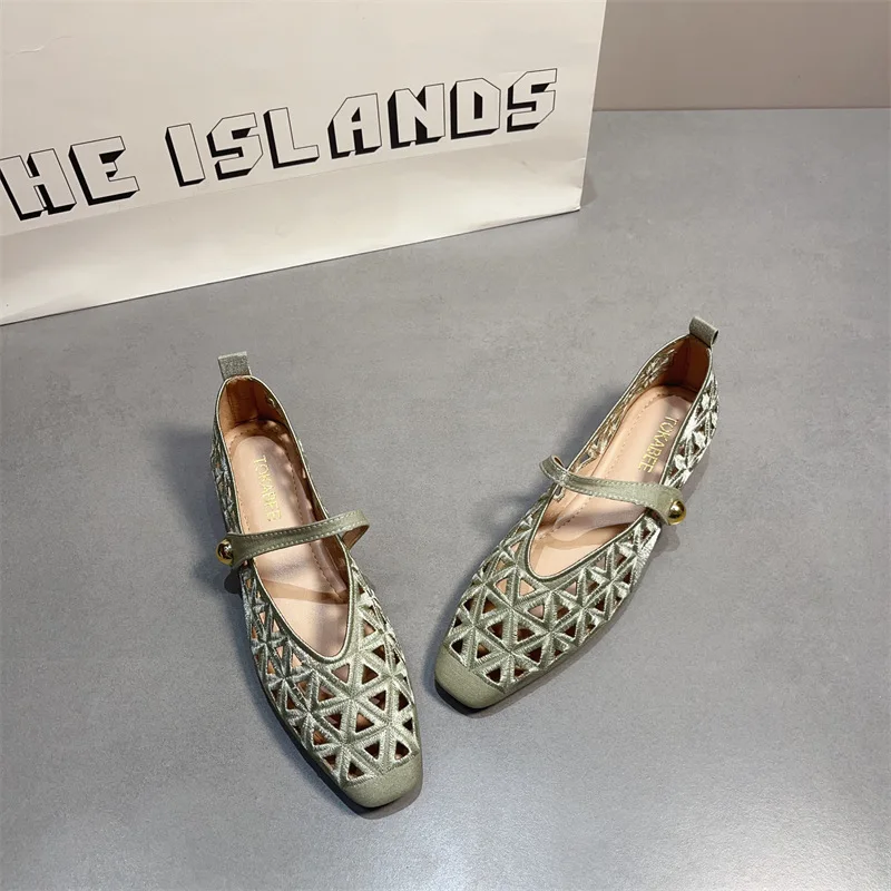 Retro Women Mary Jane Shoes Exquisite Hollowed Out Low Heels for Woman Fashion Shallow Casual Shoes Designer Shoes Zapatos Mujer
Retro Women Mary Jane Shoes Exquisite Hollowed Out Low Heels for Woman Fashion Shallow Casual Shoes Designer Shoes Zapatos Mujer