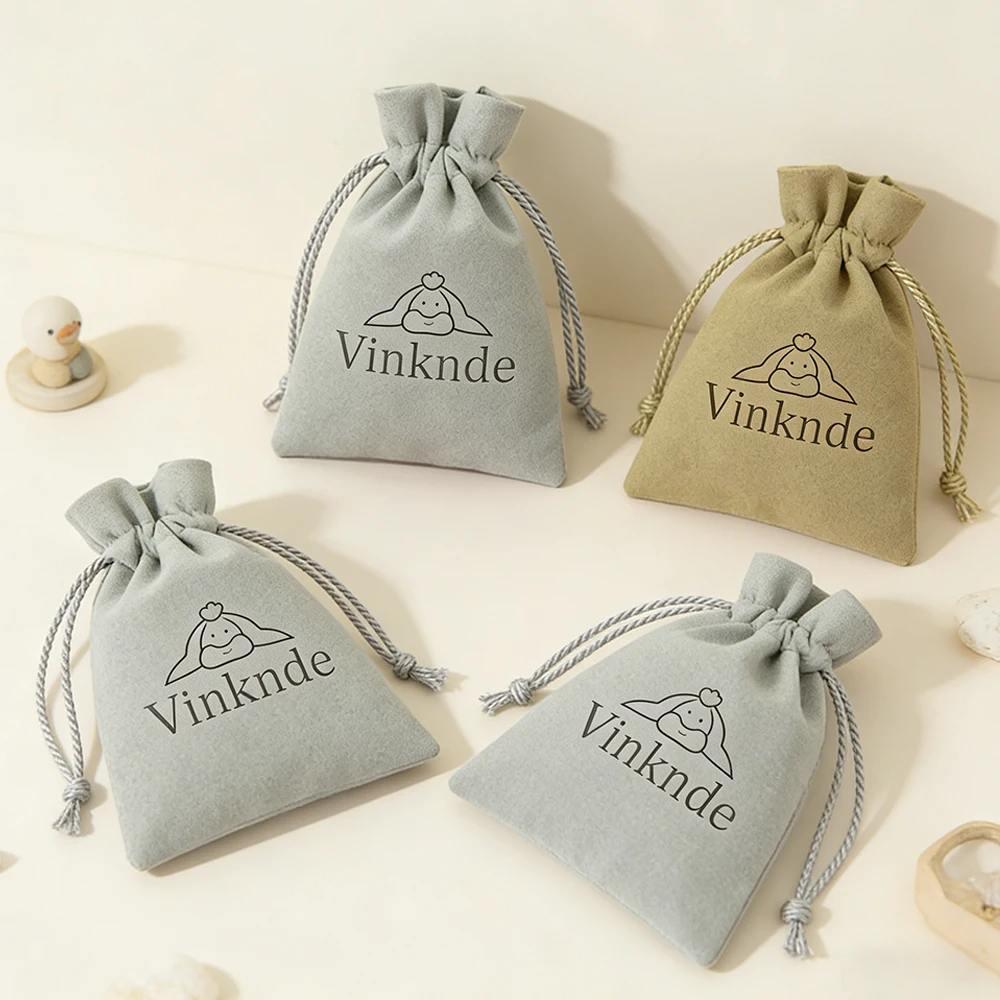 Customized Logo Jewelry Packaging Bags 8x10cm Gift Microifber Drawstring Pouch Ring Necklace Bracelet Pendant Oil Storage Sack
Customized Logo Jewelry Packaging Bags 8x10cm Gift Microifber Drawstring Pouch Ring Necklace Bracelet Pendant Oil Storage Sack