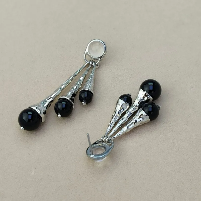 Niche Retro Black Agate Pendant Earrings Design Sense Exquisite Fringed Earrings Earrings Light Luxury High-end Earrings
Niche Retro Black Agate Pendant Earrings Design Sense Exquisite Fringed Earrings Earrings Light Luxury High-end Earrings