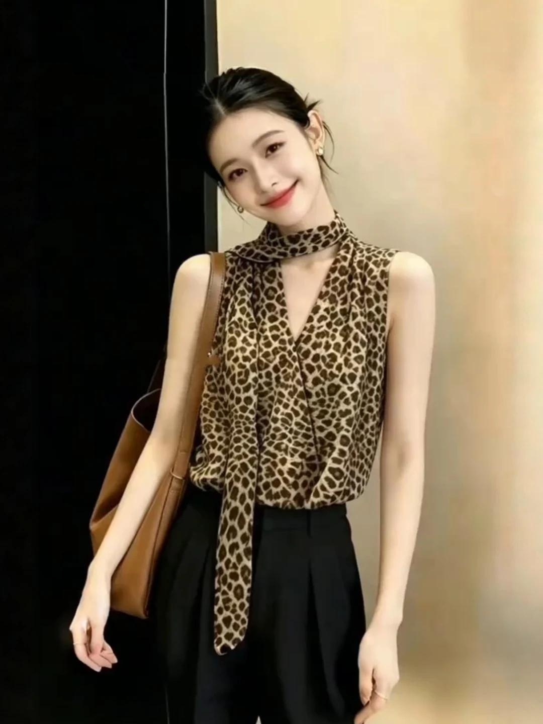 Slimming Floral Print V-Neck Sleeveless Sash Chiffon Shirt Women's Summer 2026 Fashionable Casual Loose Top
Slimming Floral Print V-Neck Sleeveless Sash Chiffon Shirt Women's Summer 2026 Fashionable Casual Loose Top