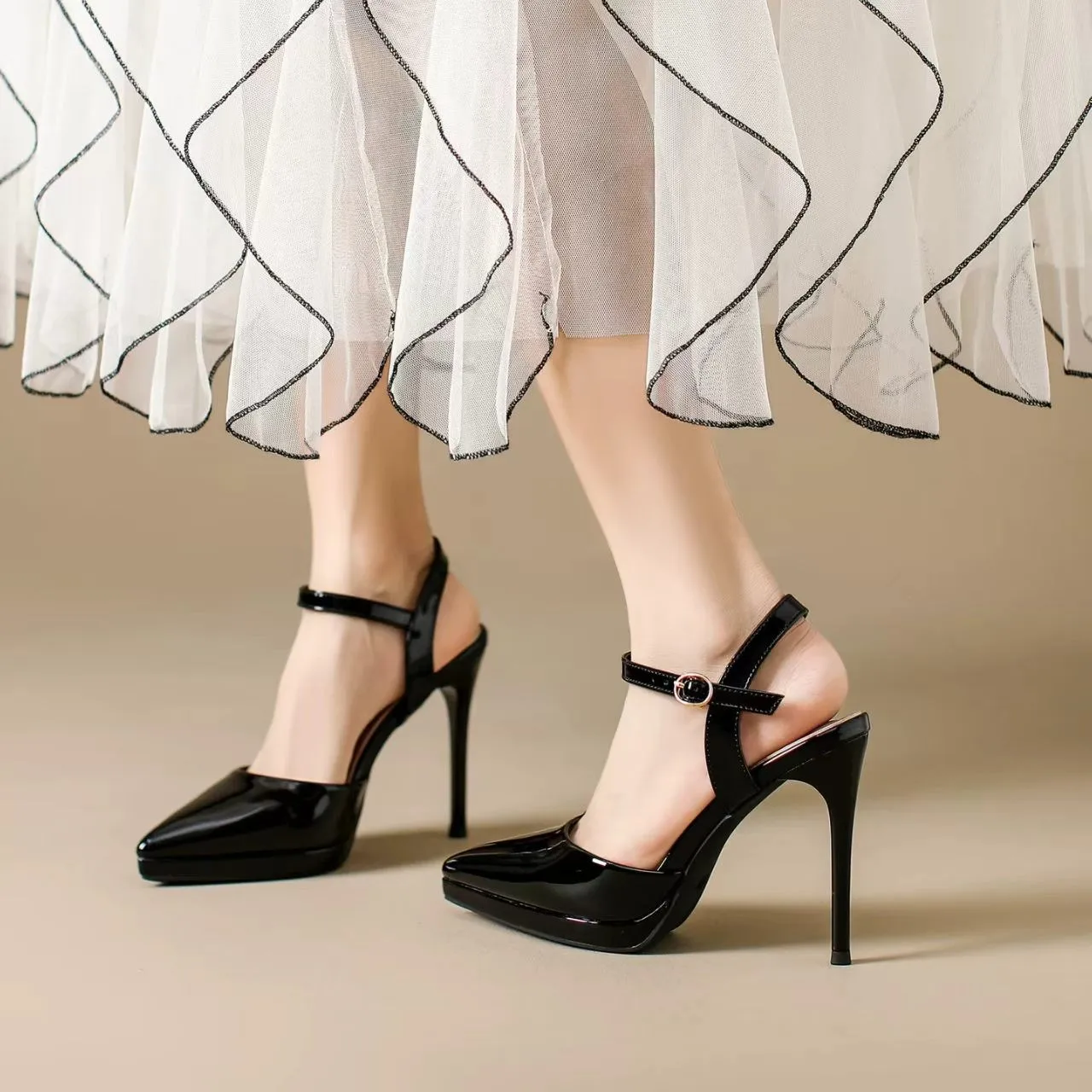 Solid Color Pointed-toe French Classic High-heeled Sandals Spring Summer New Fashionable and Elegant Stiletto Toe-cap Sandals
Solid Color Pointed-toe French Classic High-heeled Sandals Spring Summer New Fashionable and Elegant Stiletto Toe-cap Sandals