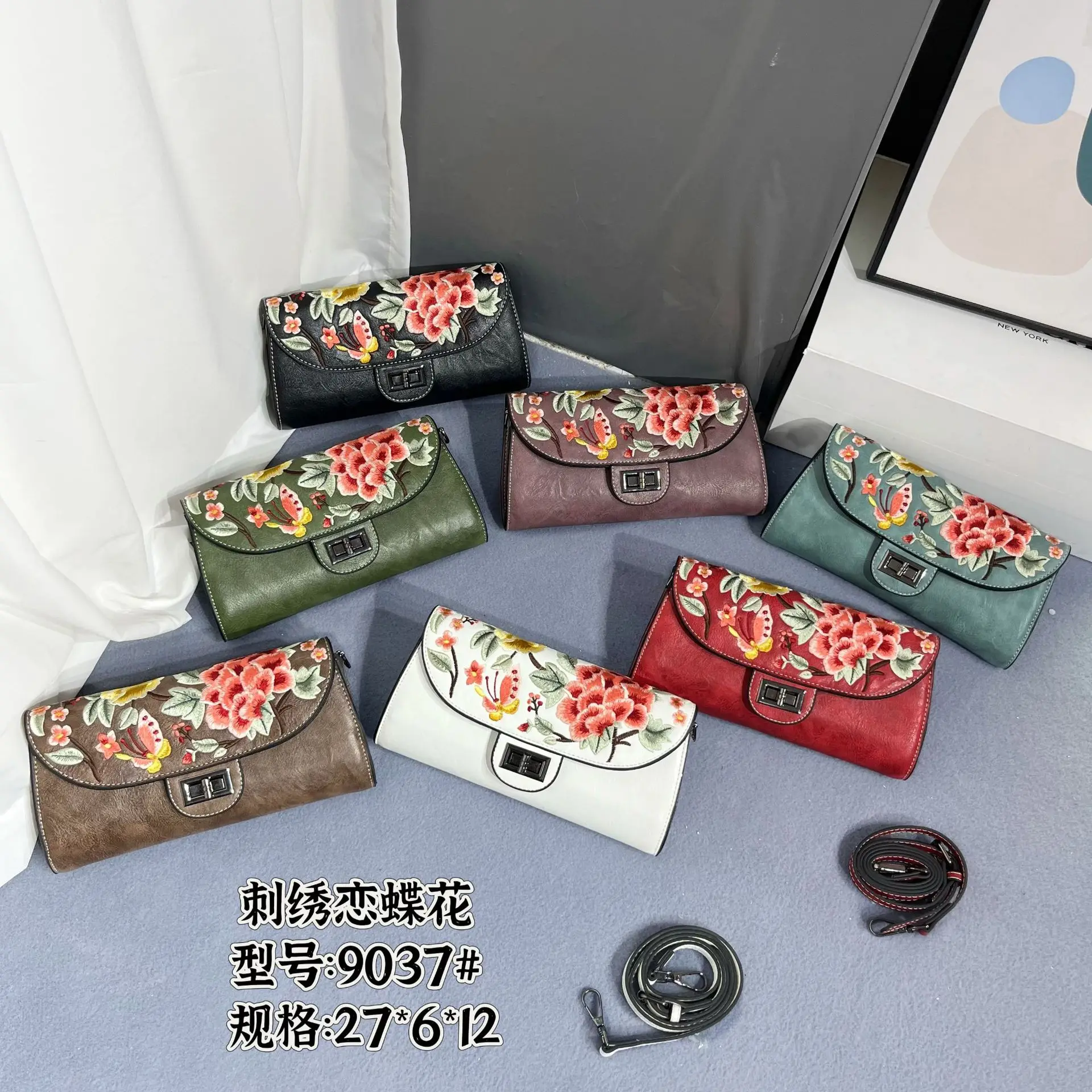 PU leather women's single-shoulder bag, retro ethnic style, Chinese style embroidered crossbody bag, detachable wallet
PU leather women's single-shoulder bag, retro ethnic style, Chinese style embroidered crossbody bag, detachable wallet