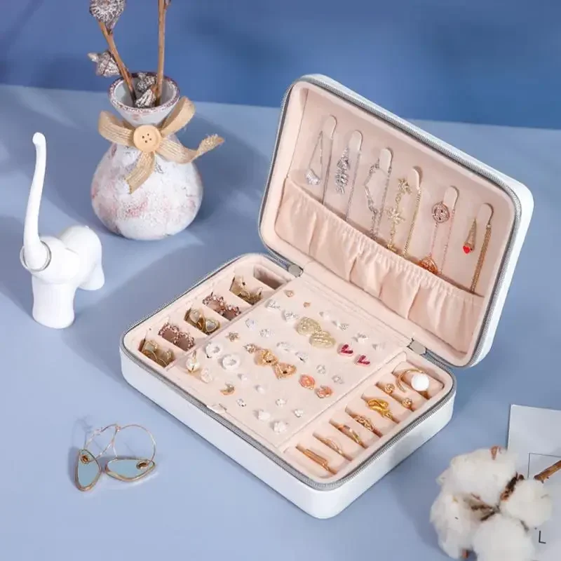 Portable Jewelry Organizer Multifunctional Girl Simple Display Case Leather Earrings Ring Jewelry Storage Packaging Jewelry Box
Portable Jewelry Organizer Multifunctional Girl Simple Display Case Leather Earrings Ring Jewelry Storage Packaging Jewelry Box