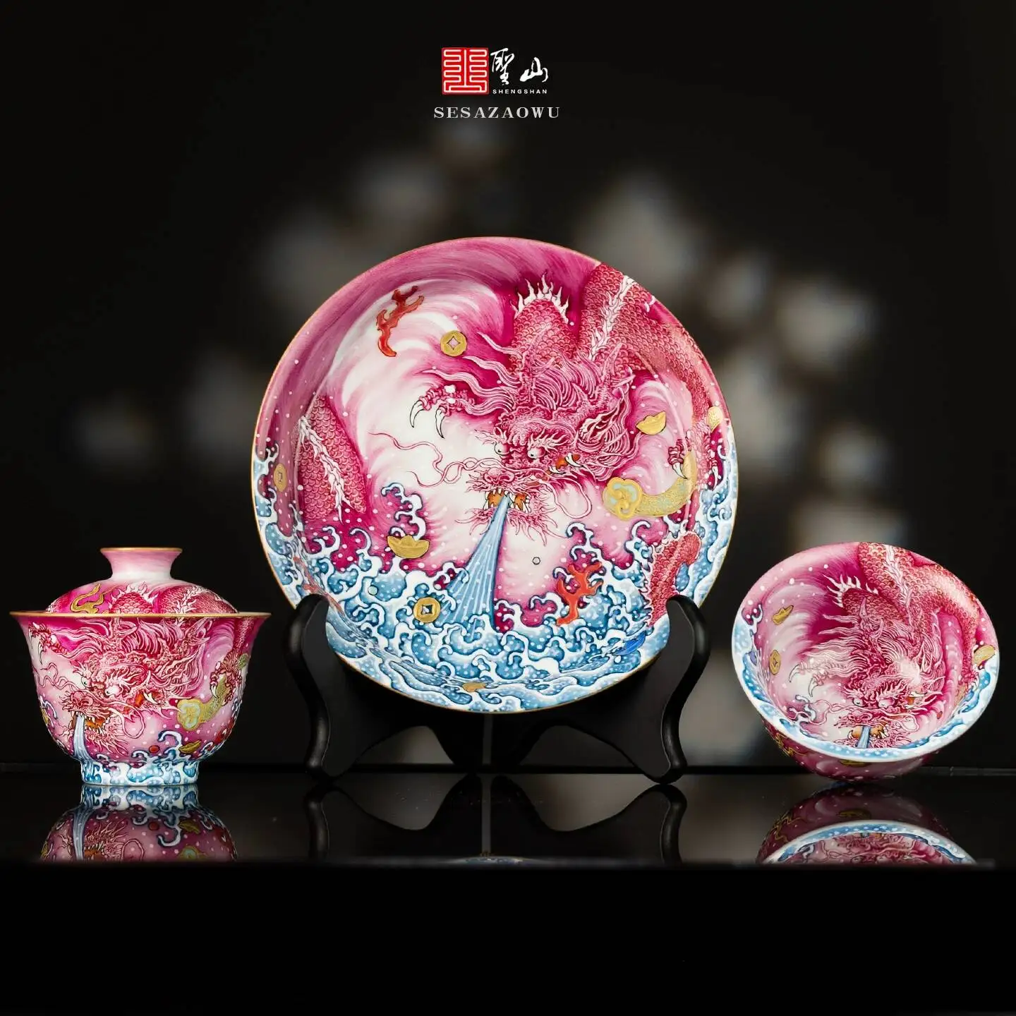 Sacred Mounain Jingdezhen Hand-Pained Pasel Gemsone Red Dragon Paern Tuixi Qian Duoduo Lidded Bowl Handmade Ceramic Tea
Sacred Mounain Jingdezhen Hand-Pained Pasel Gemsone Red Dragon Paern Tuixi Qian Duoduo Lidded Bowl Handmade Ceramic Tea