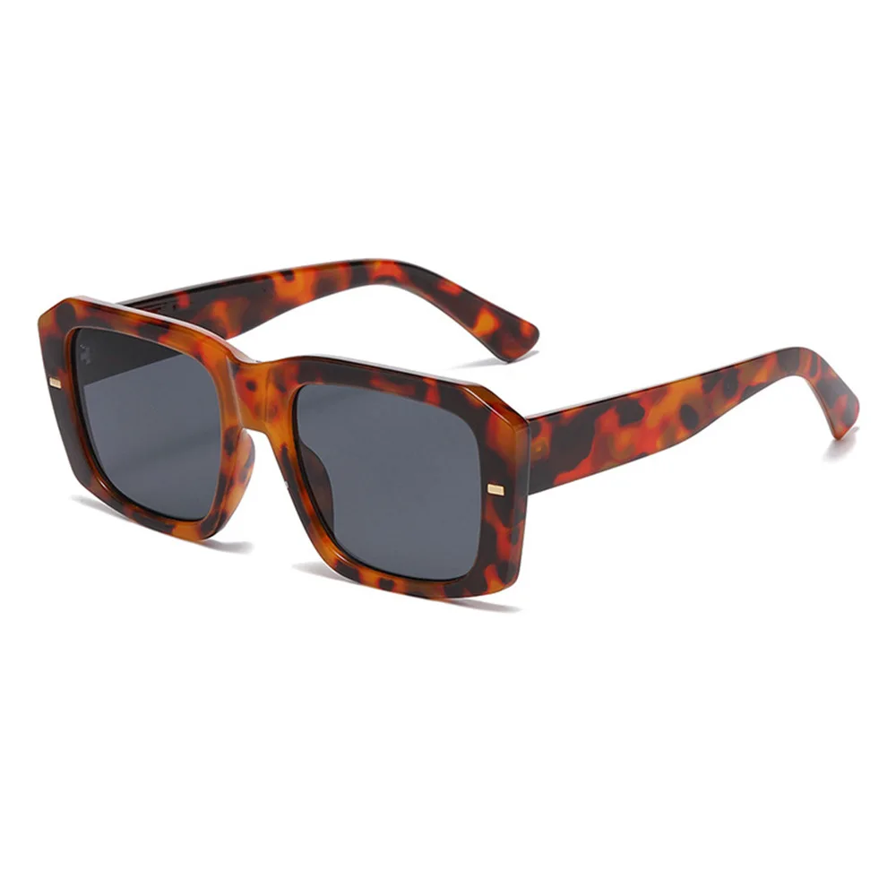 New Luxury Vintage Versatile Personalized Trend Women Sunglasses Fashion Brand Design Strip Leopard Print Men Sun Glasses UV400
New Luxury Vintage Versatile Personalized Trend Women Sunglasses Fashion Brand Design Strip Leopard Print Men Sun Glasses UV400