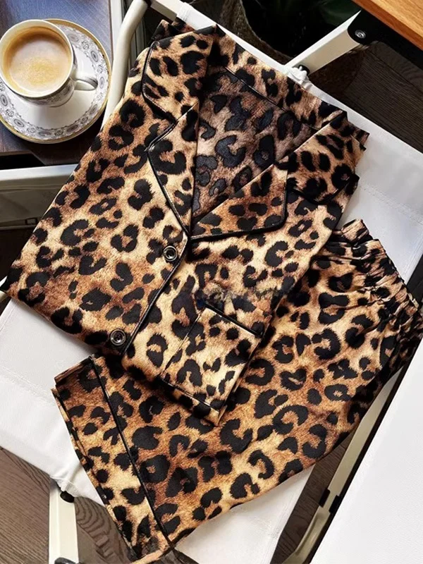 Summer Leopard Print Sleepwear Women's Korean Style High Sensation Short Sleeve Shorts Ice Silk Home Clothes Set Luxury Feel
Summer Leopard Print Sleepwear Women's Korean Style High Sensation Short Sleeve Shorts Ice Silk Home Clothes Set Luxury Feel
