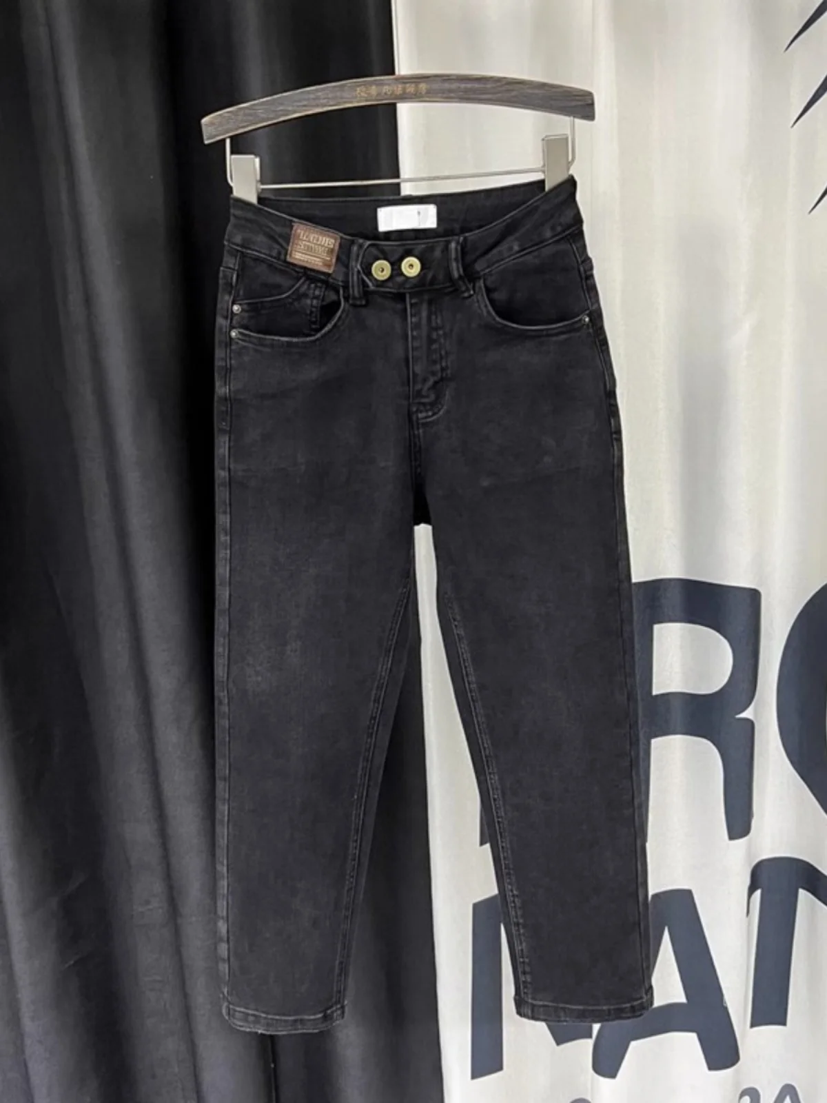 Джинсы женские прямые с высокой талией, осенние, новые, на флисовой подкладке, облегающие, длиной девять десятых, повседневные, из хлопка, стрейч...
Джинсы женские прямые с высокой талией, осенние, новые, на флисовой подкладке, облегающие, длиной девять десятых, повседневные, из хлопка, стрейч...