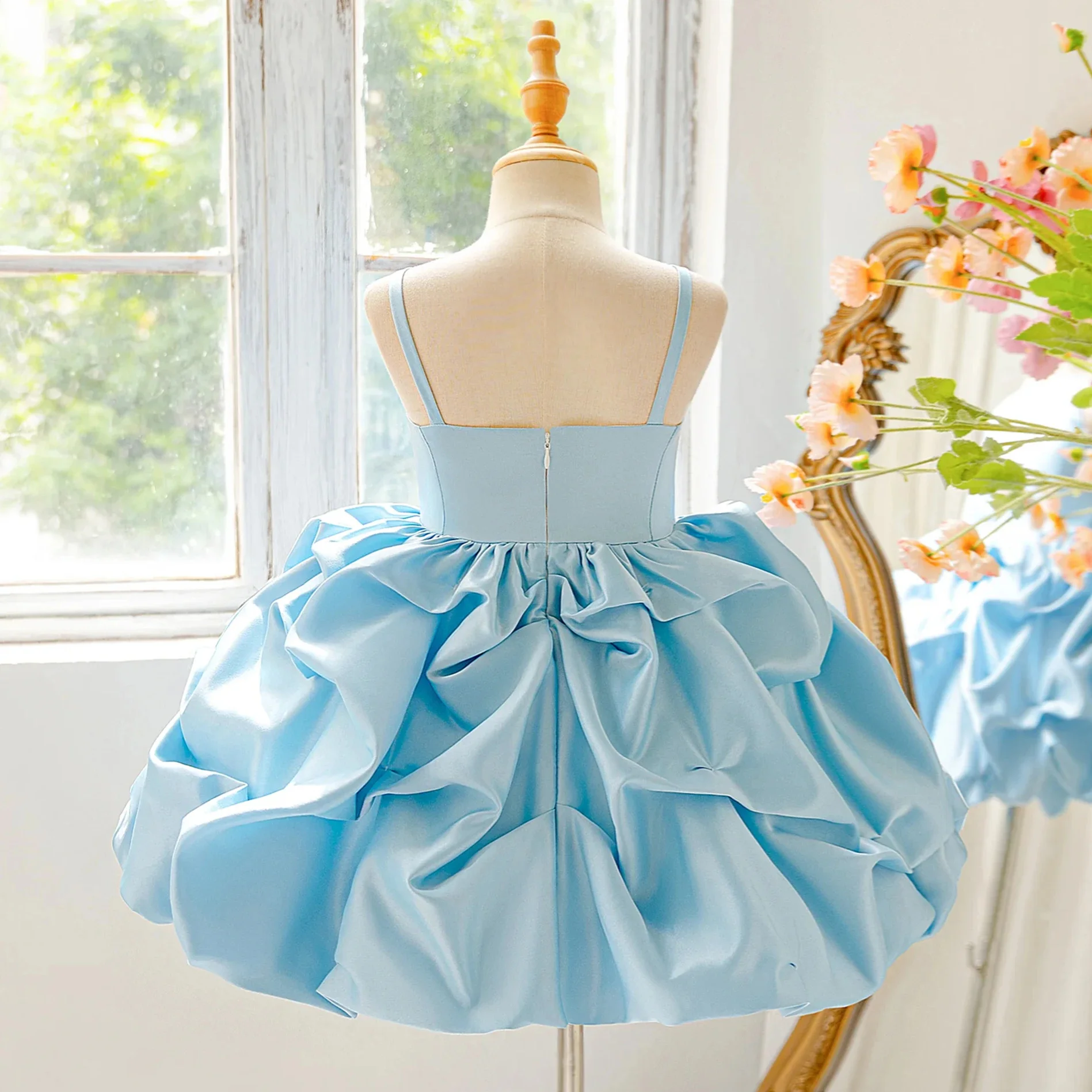 Sky Blue Satin Flower Girl Dress For Wedding Sleeveless Ruched Knee Lenght Kids Birthday Party First Communion Gown Custom
Sky Blue Satin Flower Girl Dress For Wedding Sleeveless Ruched Knee Lenght Kids Birthday Party First Communion Gown Custom