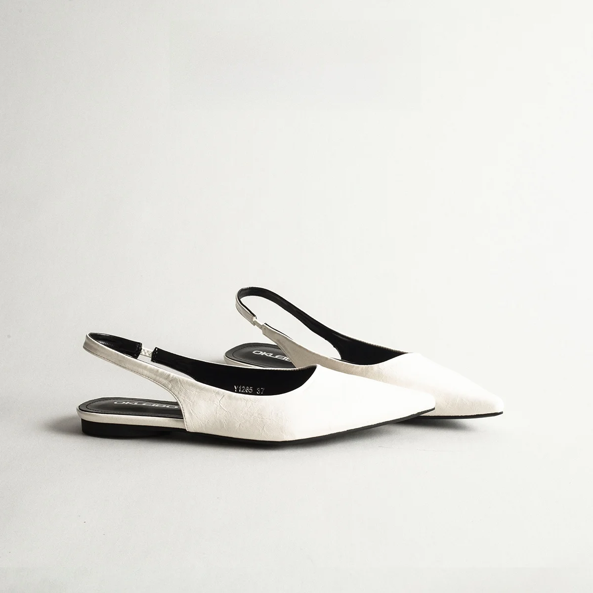 Women's Leather Sandals Open-Toe Flat Bottom Casual Slip-On Summer Shoes Fashionable Versatile Sharp Pointed Toe Exterior Wear
Women's Leather Sandals Open-Toe Flat Bottom Casual Slip-On Summer Shoes Fashionable Versatile Sharp Pointed Toe Exterior Wear