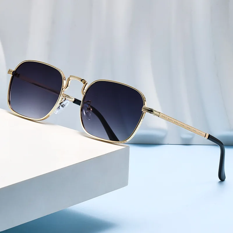 New Square Oval Metal Sunglasses Fashion Retro Men Sunglasses Women UV Resistant Eyeglasses Luxury Design Men Sun Shades
New Square Oval Metal Sunglasses Fashion Retro Men Sunglasses Women UV Resistant Eyeglasses Luxury Design Men Sun Shades