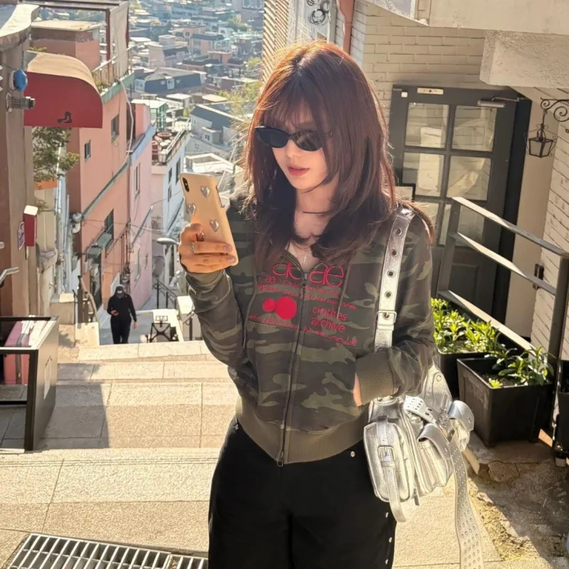 Корейский модный брендовый короткий свитер Aeae, женский тонкий и тонкий универсальный камуфляжный пиджак с длинными рукавами, осень и зима
Корейский модный брендовый короткий свитер Aeae, женский тонкий и тонкий универсальный камуфляжный пиджак с длинными рукавами, осень и зима