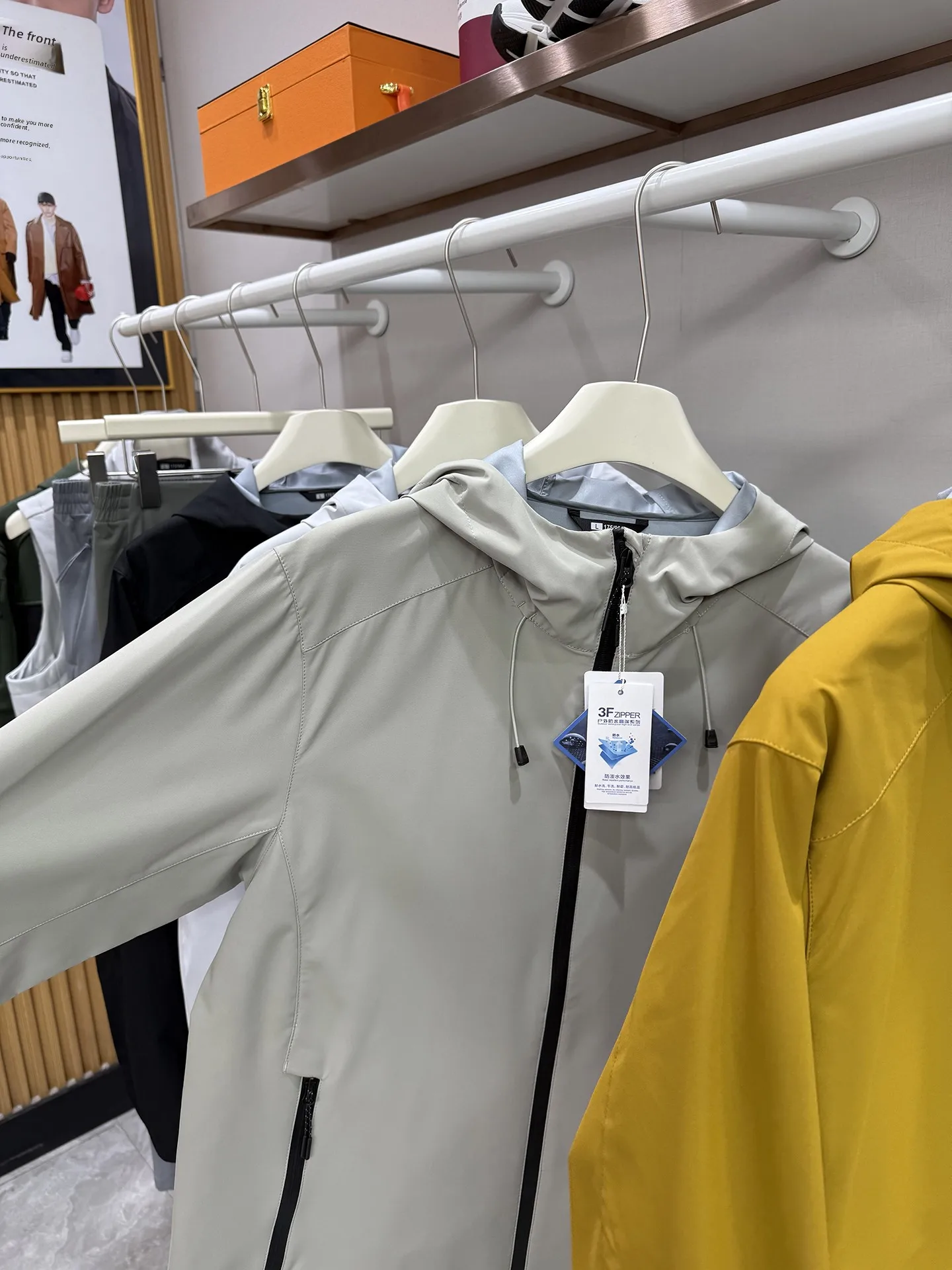 Men's Outdoor Casual Hooded Sport Jacket Waterproof Windproof Breathable Standard Fit Polyester Fiber Long Sleeve Zipper Closure
Men's Outdoor Casual Hooded Sport Jacket Waterproof Windproof Breathable Standard Fit Polyester Fiber Long Sleeve Zipper Closure