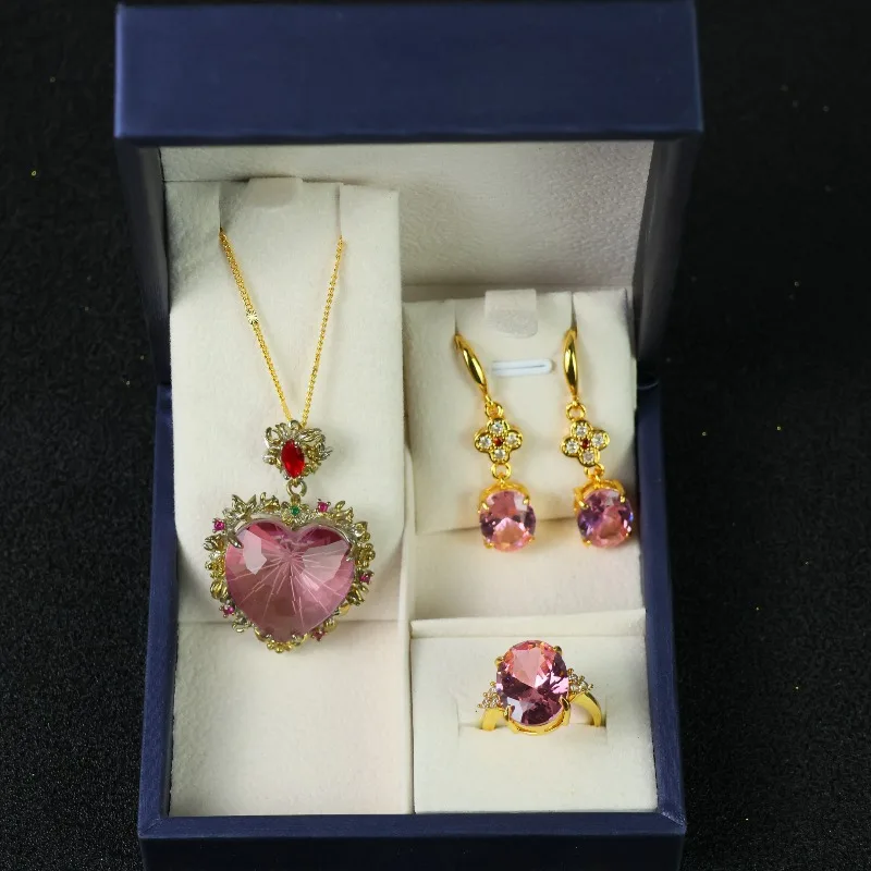 New High-ice Pink Suit, Fashionable and Elegant Jewelry.
New High-ice Pink Suit, Fashionable and Elegant Jewelry.