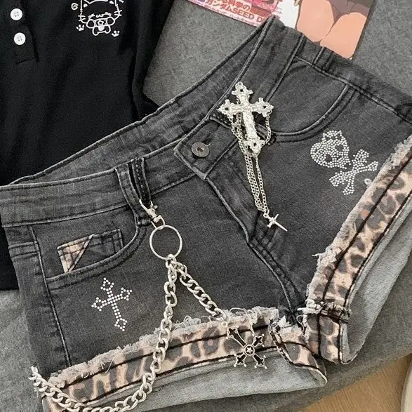 Y2k Vintage Denim Shorts Fashionable Kpop Hot Pants 2000s Summer Women Clothes Harajuku Streetwear Chic Trendy Patchwork Shorts
Y2k Vintage Denim Shorts Fashionable Kpop Hot Pants 2000s Summer Women Clothes Harajuku Streetwear Chic Trendy Patchwork Shorts