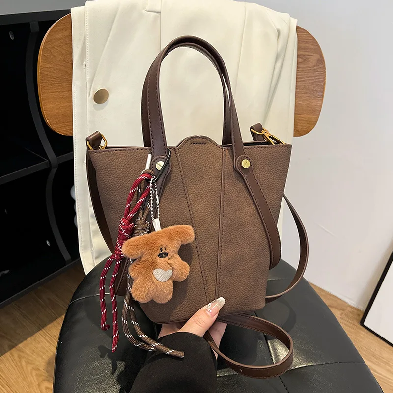 Textured Bucket Shoulder Bag Women Structured Commuter Tote Pebbled Leather Water Resistant Farmer Market Ready
Textured Bucket Shoulder Bag Women Structured Commuter Tote Pebbled Leather Water Resistant Farmer Market Ready