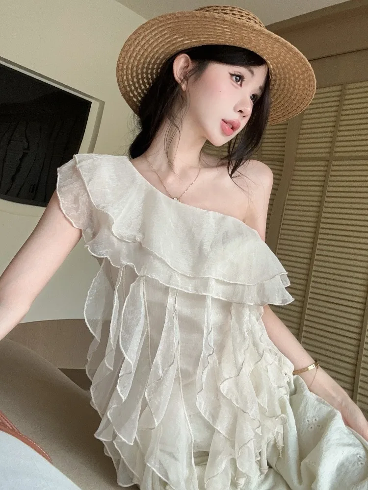 Chic Ruffle Shoulder Sleeveless Vest Women's Summer New Style Spicy Girl Diagonal Shoulder Irregular Short Top City Walk
Chic Ruffle Shoulder Sleeveless Vest Women's Summer New Style Spicy Girl Diagonal Shoulder Irregular Short Top City Walk