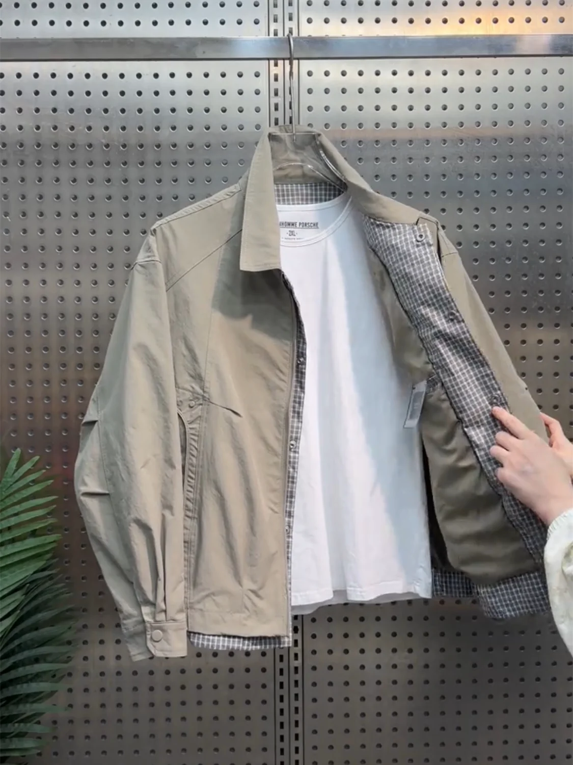 Мужская весенняя куртка Slim Fit с полосатыми вставками и воротником-стойкой, повседневная, модная, универсальная, из полиэстера, с длинными рукавами, на молнии
Мужская весенняя куртка Slim Fit с полосатыми вставками и воротником-стойкой, повседневная, модная, универсальная, из полиэстера, с длинными рукавами, на молнии