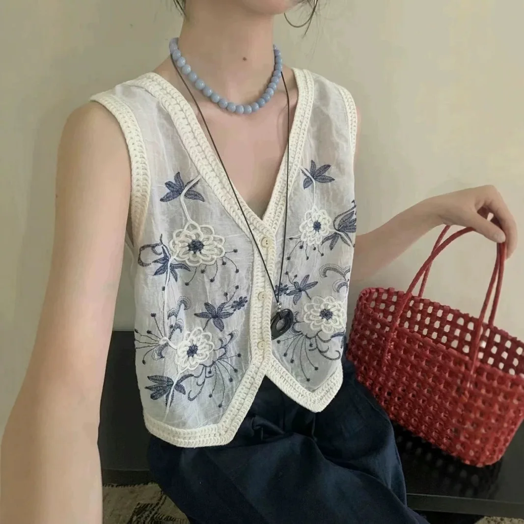 Versatile Embroidered Tops Women Knitted Floral Buttons Sleeveless Loose Shirt
Versatile Embroidered Tops Women Knitted Floral Buttons Sleeveless Loose Shirt