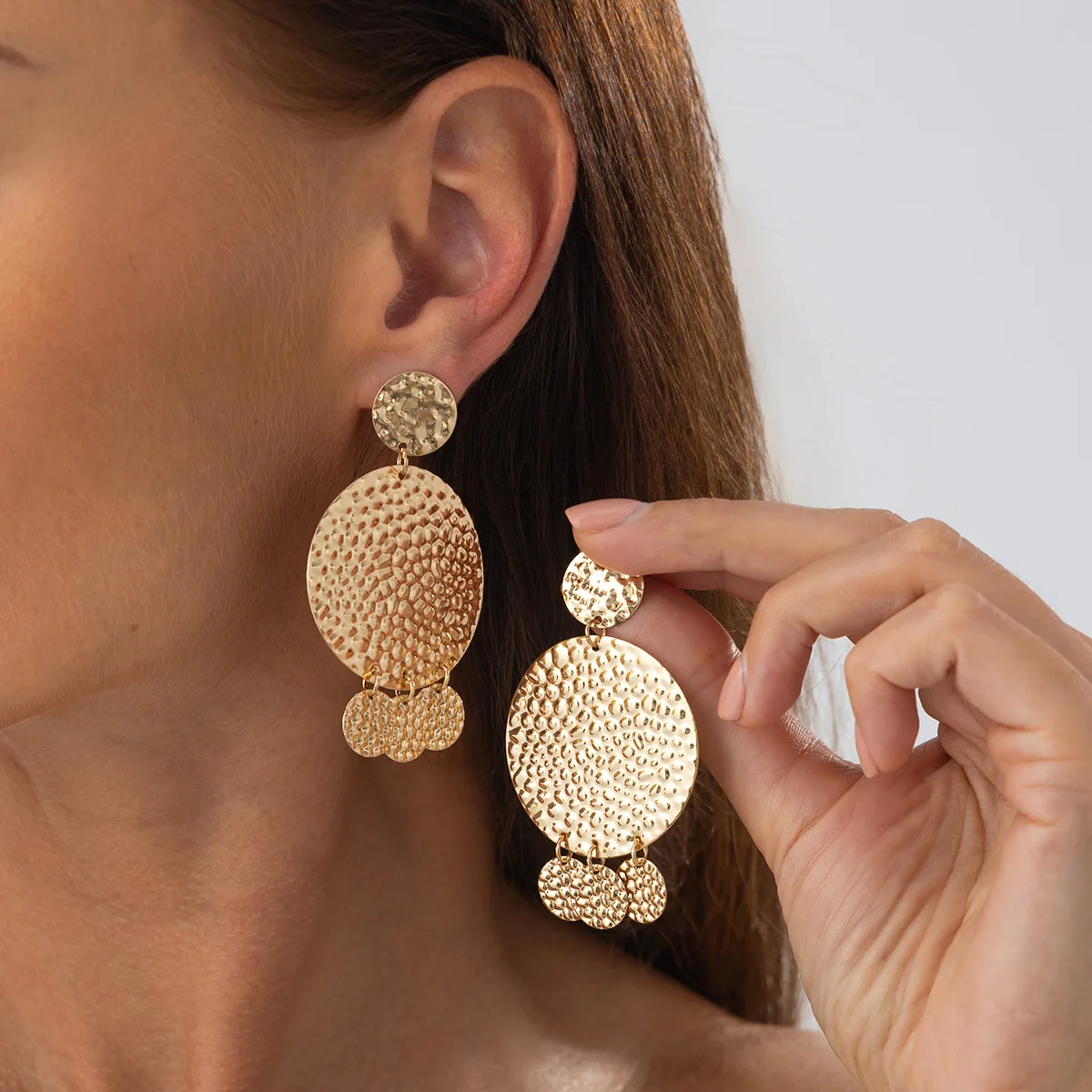 Vintage Gold Color Metal Dangle Hollow Metallic Folds and Pockmarks Earrings for Women Geometric Ethnic Earring Jewellery Gift
Vintage Gold Color Metal Dangle Hollow Metallic Folds and Pockmarks Earrings for Women Geometric Ethnic Earring Jewellery Gift