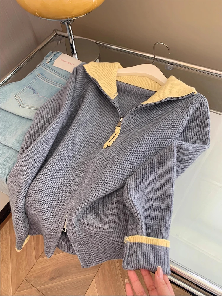 Корейская версия, вязаный свитер на молнии, куртка-кардиган, женская осень 2023, новый высококачественный универсальный топ с цветными блоками
Корейская версия, вязаный свитер на молнии, куртка-кардиган, женская осень 2023, новый высококачественный универсальный топ с цветными блоками