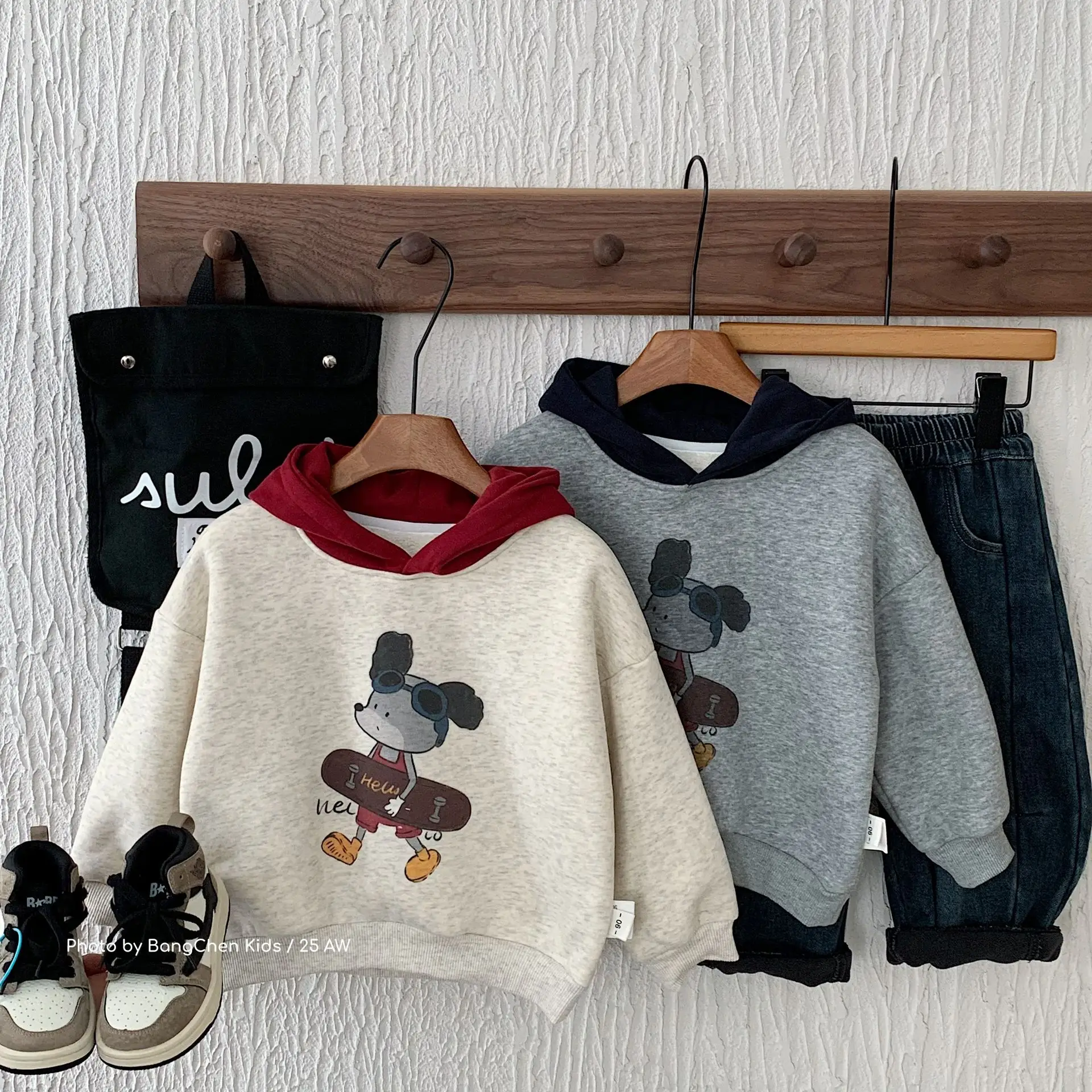 Толстовка для маленьких девочек, зима 2025 года, утепленные детские толстовки с мультяшным принтом для детей от 3 до 8 лет, повседневная верхняя рубашка для маленьких мальчиков
Толстовка для маленьких девочек, зима 2025 года, утепленные детские толстовки с мультяшным принтом для детей от 3 до 8 лет, повседневная верхняя рубашка для маленьких мальчиков