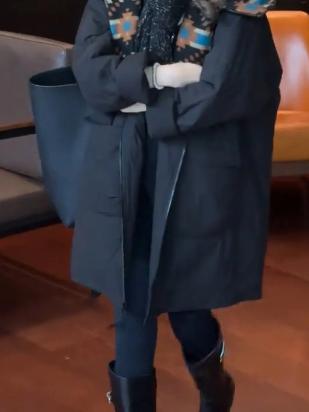 Ретро-модная повседневная свободная удлиненная черная хлопковая куртка для женщин, зимнее утепленное хлопковое пальто, пилот-куртка, стеганая верхняя одежда
Ретро-модная повседневная свободная удлиненная черная хлопковая куртка для женщин, зимнее утепленное хлопковое пальто, пилот-куртка, стеганая верхняя одежда