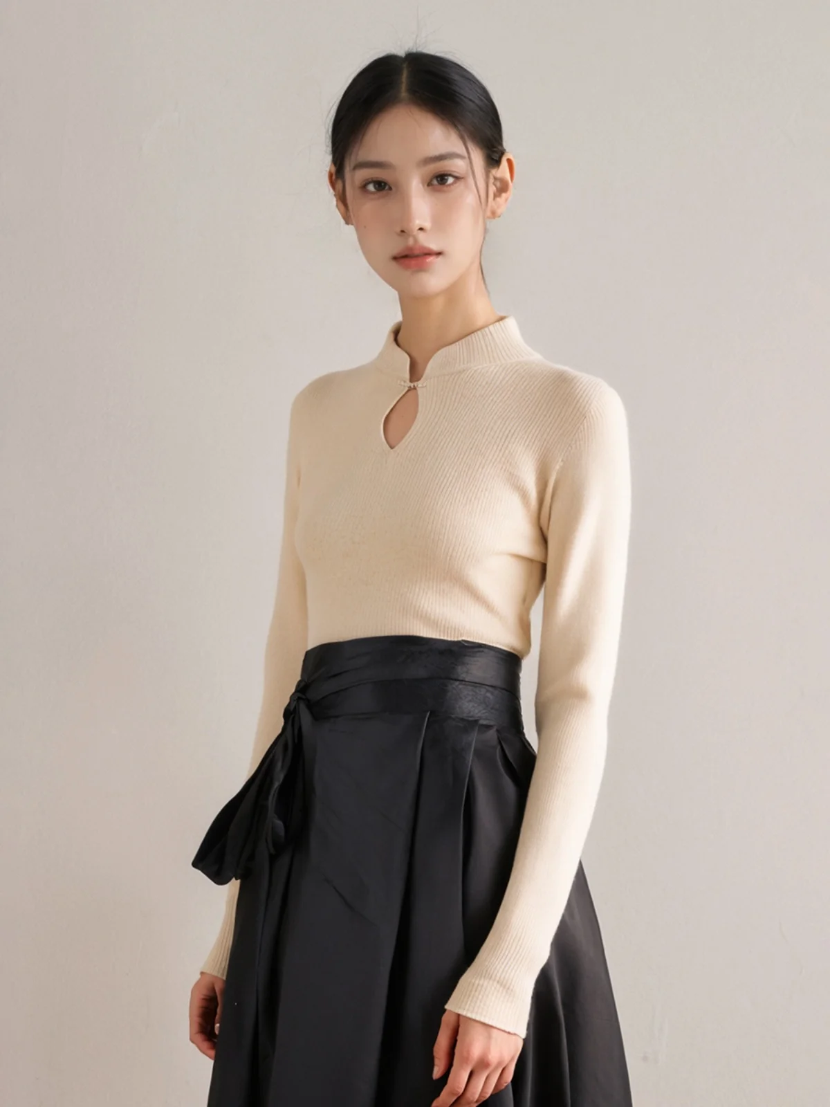 New Chinese Style Long Sleeve Knitted Qipao Women's Autumn 2024 Hollow out Slim Fit Stand Collar Button Base Shirt Sweet Style
New Chinese Style Long Sleeve Knitted Qipao Women's Autumn 2024 Hollow out Slim Fit Stand Collar Button Base Shirt Sweet Style