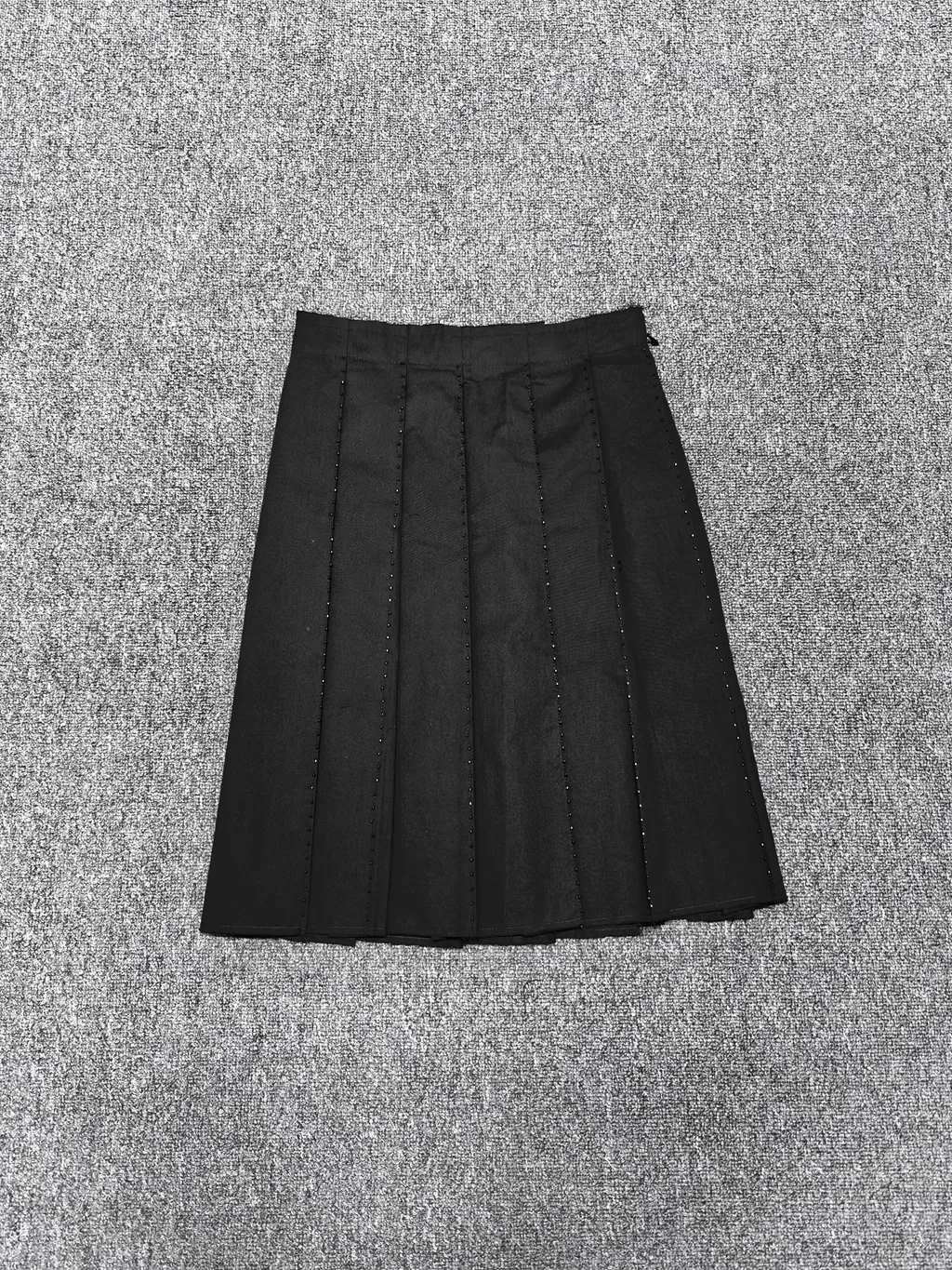 Pleated Midi Skirt, 2026 Spring/Summer New Style, High-Waisted, Slimming, Mid-Length A-Line Skirt.
Pleated Midi Skirt, 2026 Spring/Summer New Style, High-Waisted, Slimming, Mid-Length A-Line Skirt.