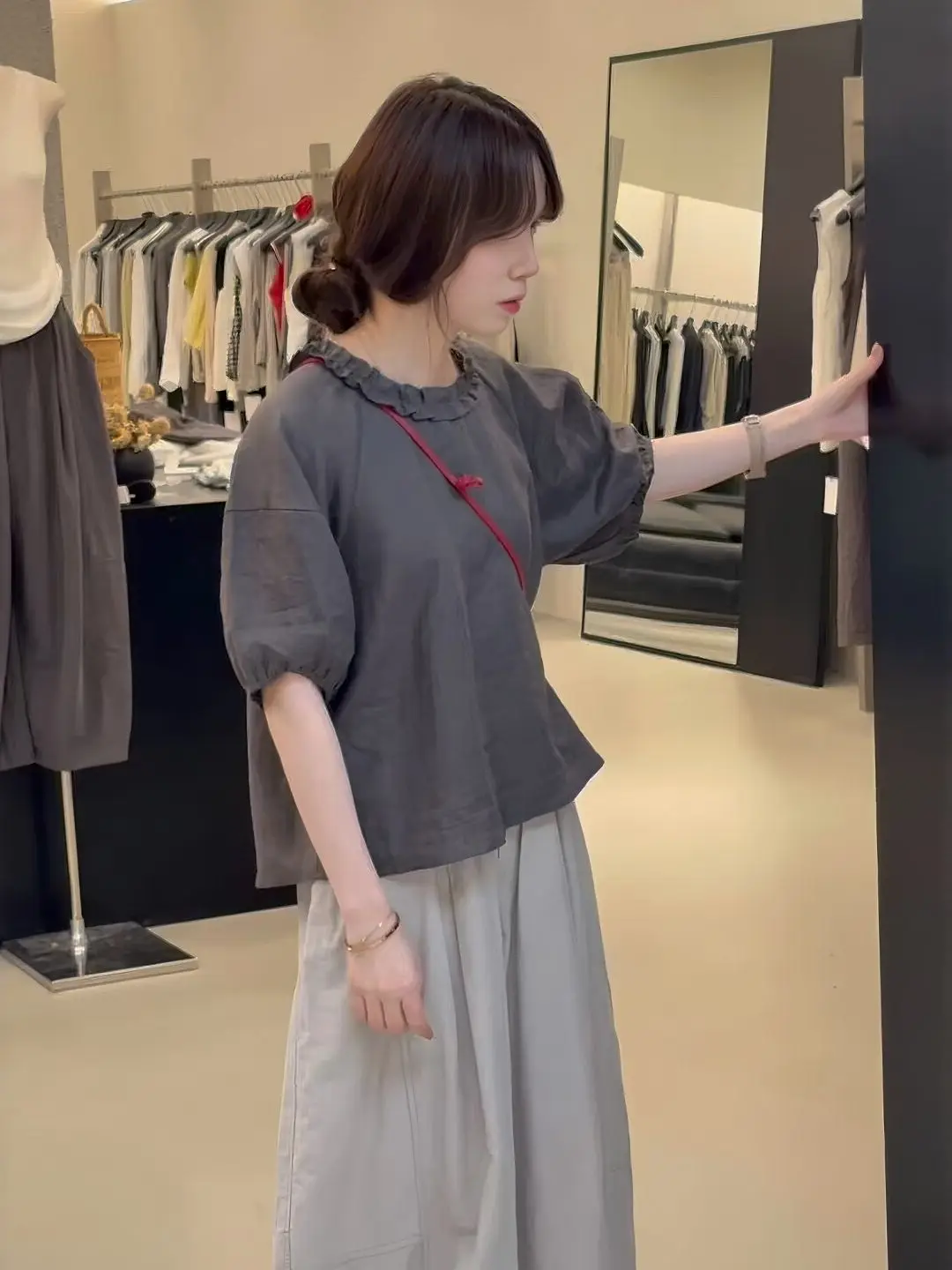 Korean Style Ruffle Collar Bubble Sleeve Loose Fit Slimming Five-Quarter Length Women's Summer Shirt City Walk Casual Wear
Korean Style Ruffle Collar Bubble Sleeve Loose Fit Slimming Five-Quarter Length Women's Summer Shirt City Walk Casual Wear