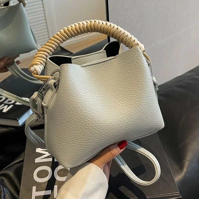 Fashion High-end Lychee Patterned Bucket Bag 2023 New Summer Casual Versatile Shoulder Bag Trendy Handbag Purses and Handbags
Fashion High-end Lychee Patterned Bucket Bag 2023 New Summer Casual Versatile Shoulder Bag Trendy Handbag Purses and Handbags