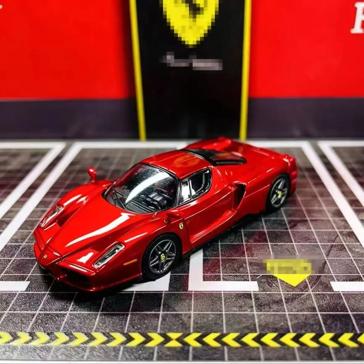 HG Model 1:64 Enzo Alloy Diecast Model Car Collectible Gift Ornament
HG Model 1:64 Enzo Alloy Diecast Model Car Collectible Gift Ornament