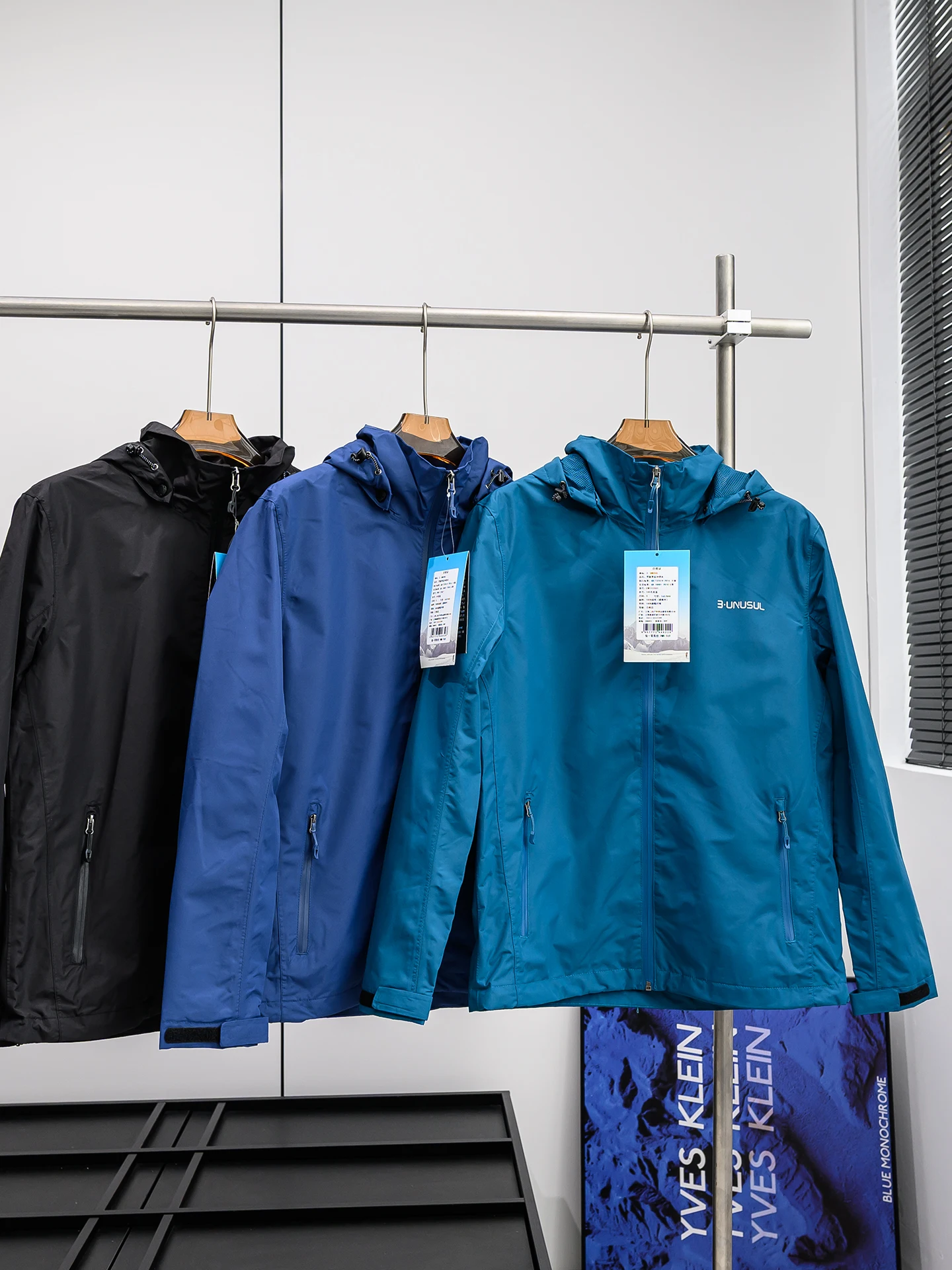 Professional Grade Outdoor Men's Jacket Hard Waterproof Spring Wear Resistant Zipper Closure Hooded down Filled Coat
Professional Grade Outdoor Men's Jacket Hard Waterproof Spring Wear Resistant Zipper Closure Hooded down Filled Coat