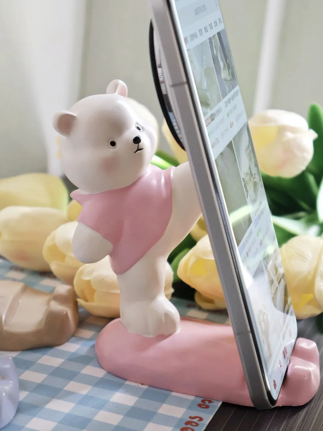 Kung Fu Panda Shaped Phone Stand Mobile Desk Holder Anti-Slip Resin Bear Adjustable Figurines Desktop Cell Phone Holder For Home
Kung Fu Panda Shaped Phone Stand Mobile Desk Holder Anti-Slip Resin Bear Adjustable Figurines Desktop Cell Phone Holder For Home