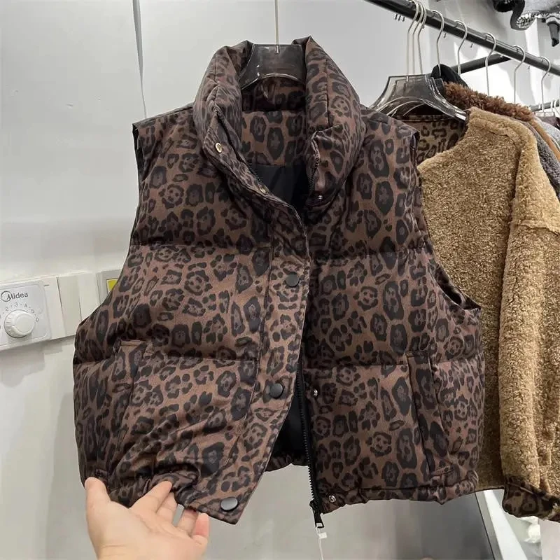 Ladies New Fashion Loose Leopard Vest Short Autumn And Winter Collar Leopard Wide Comfortable Leisure Office Button Zipper Coat
Ladies New Fashion Loose Leopard Vest Short Autumn And Winter Collar Leopard Wide Comfortable Leisure Office Button Zipper Coat