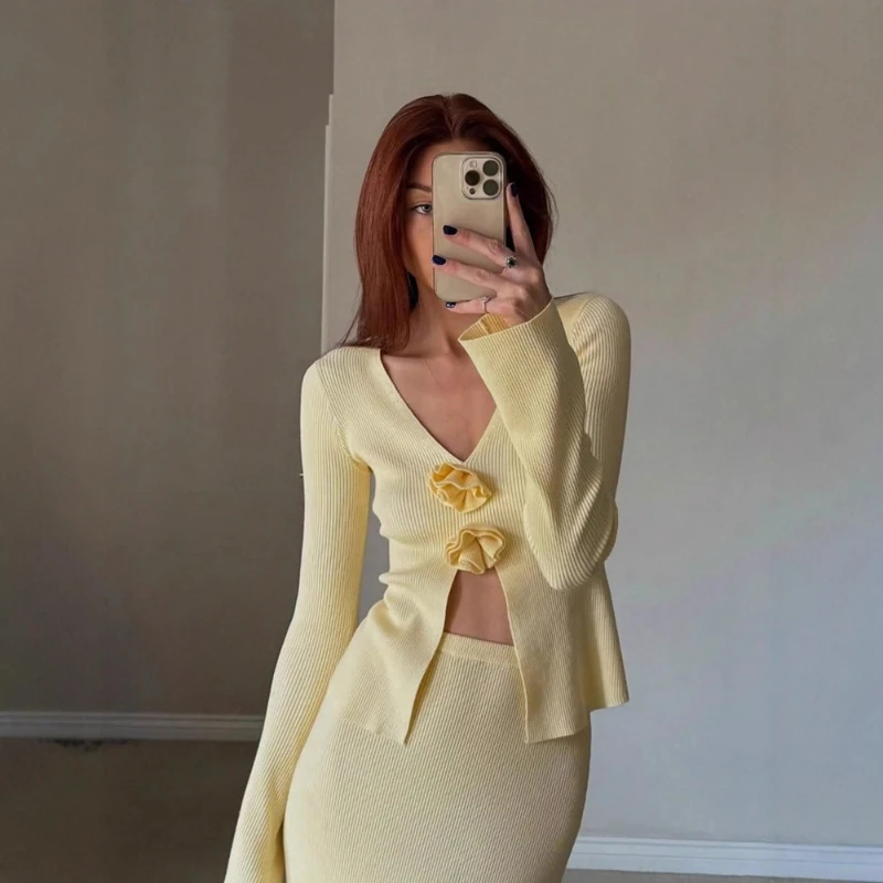 2025 Autumn and Winter New Fashionable Slim Fit Rose Knit Simple Long Sleeved Sweater for Women
2025 Autumn and Winter New Fashionable Slim Fit Rose Knit Simple Long Sleeved Sweater for Women