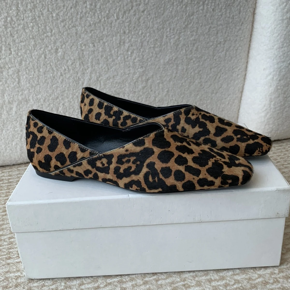 2024 New Women's flat shoes Solid color Genuine leather material Casual Flat Shoes Retro Versatile Fangtou Design
2024 New Women's flat shoes Solid color Genuine leather material Casual Flat Shoes Retro Versatile Fangtou Design
