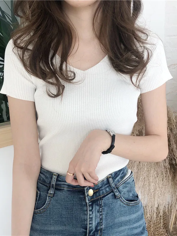 Summer 2024 Slim Fit V-Neck Short Sleeve Ice Silk Knitted T-Shirt Women's Simple Base Shirt Top Thin Style Commute Fashion
Summer 2024 Slim Fit V-Neck Short Sleeve Ice Silk Knitted T-Shirt Women's Simple Base Shirt Top Thin Style Commute Fashion