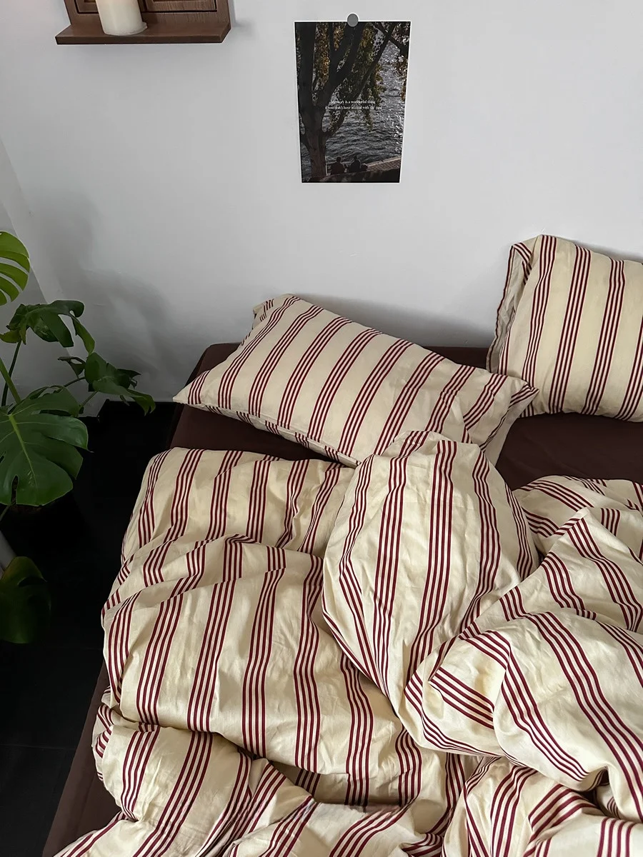 Комплект постельного белья из чистого хлопка в полоску в стиле ретро, пододеяльник из 4 предметов eet Fitted eet, наволочка, прочная, дышащая, удобная, всесе...
Комплект постельного белья из чистого хлопка в полоску в стиле ретро, пододеяльник из 4 предметов eet Fitted eet, наволочка, прочная, дышащая, удобная, всесе...