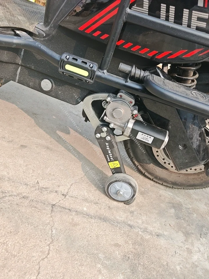 Intelligent automatic landing gear two-wheel electric vehicle anti-drop auxiliary wheel battery car
Intelligent automatic landing gear two-wheel electric vehicle anti-drop auxiliary wheel battery car