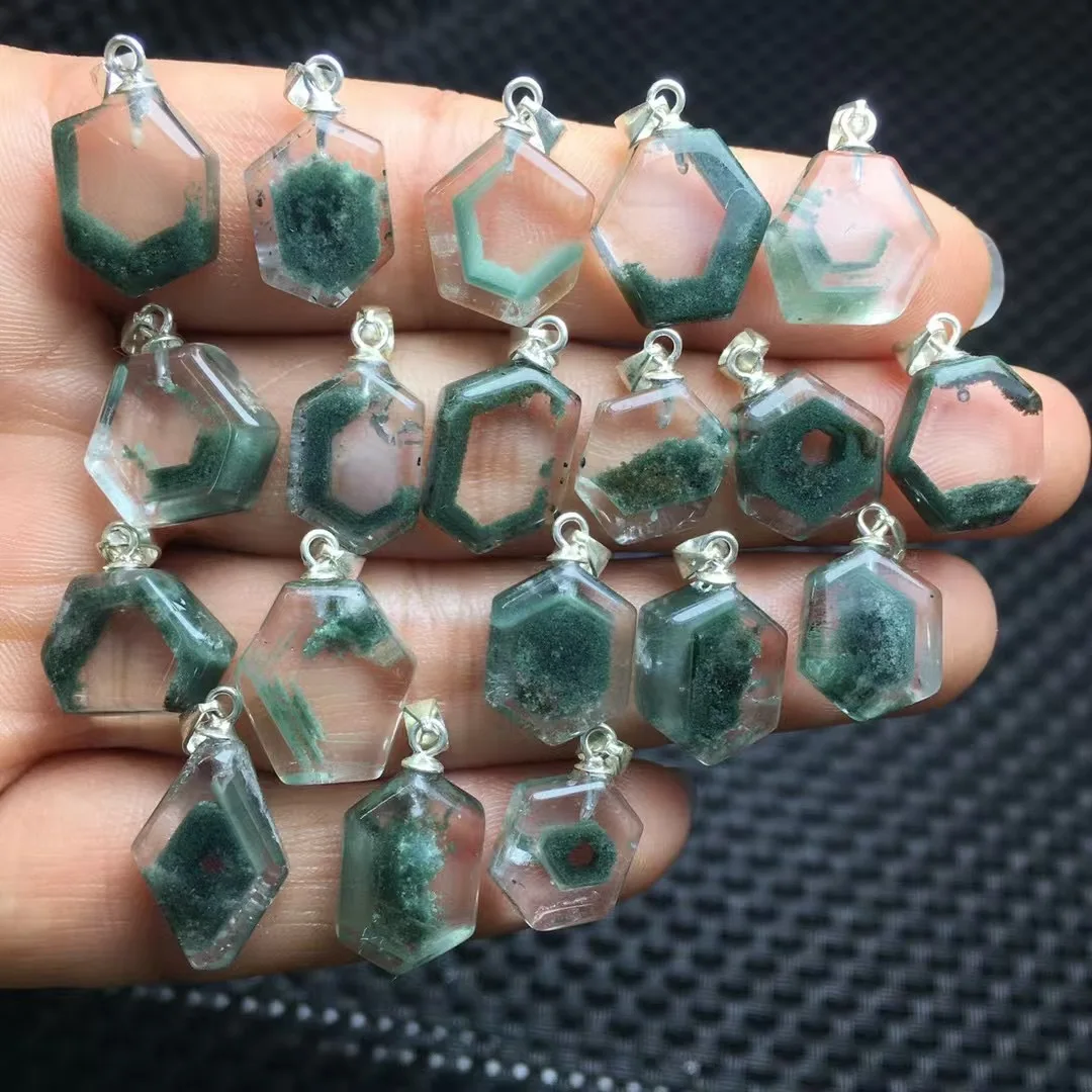1 Pc Fengbaowu Natural Stone Green Phantom Crystal Lodolite Pendant Irregular Shape 925 Sterling Silver Gift
1 Pc Fengbaowu Natural Stone Green Phantom Crystal Lodolite Pendant Irregular Shape 925 Sterling Silver Gift